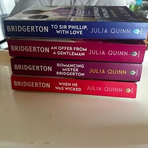Bridgerton Book Set by Julia Quinn - Multicolor